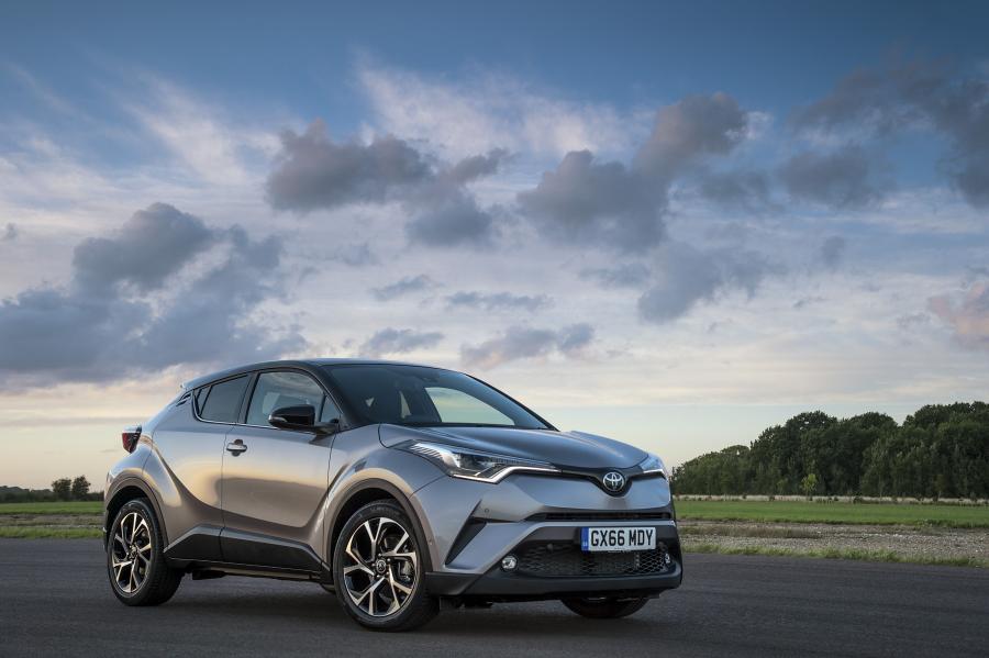  Toyota C-HR 2016 года  (UK) (фото 22 из 32)